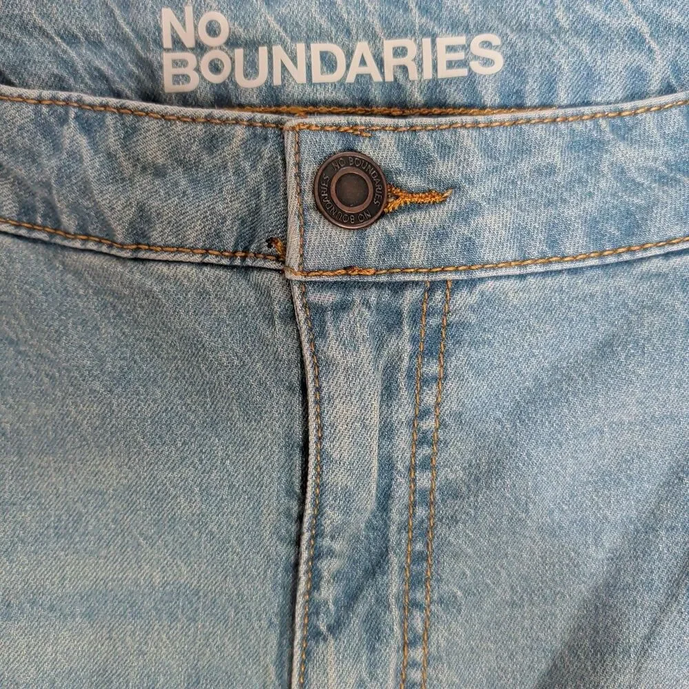 NO Boundaries Jeans Women’s Size 16 Light Enzyme W Tint Denim Wide Leg Zip NEW